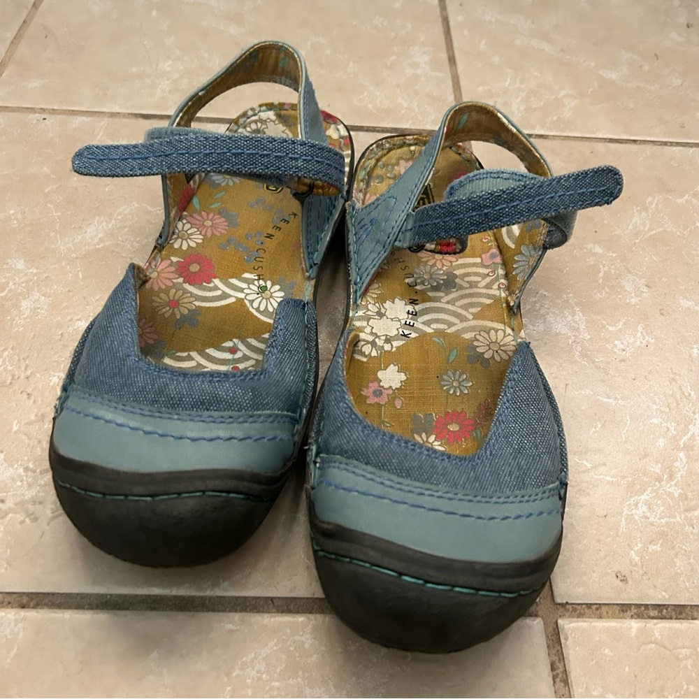 Blue denim sandals with Floral Insole